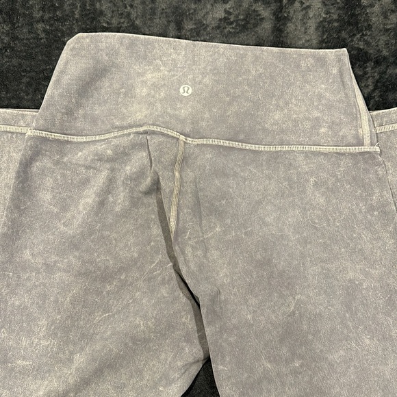 Lululemon leggings wunder under - Picture 2 of 4